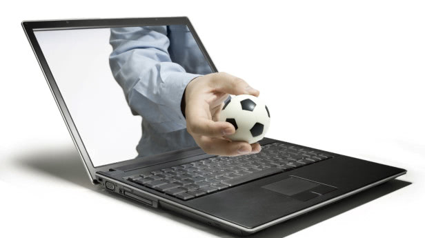 general-football-betting-laptop